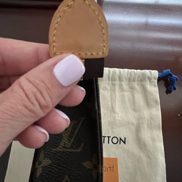 SOLD Authentic Louis Vuitton Toiletry 15 - Picture 8 of 10